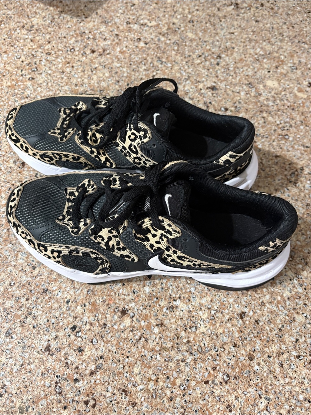 Nike AL8 women's sneakers in a black and leopard print. - Picture 4 of 5